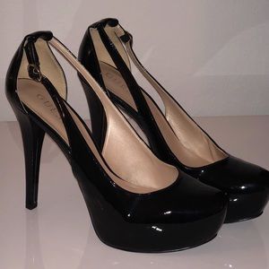 Guess Pumps